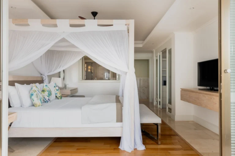 Guest room with a canopy bed at Hemingways Watamu