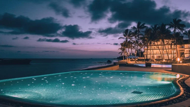 Hemingways Watamu pool overlooking the ocean at dusk